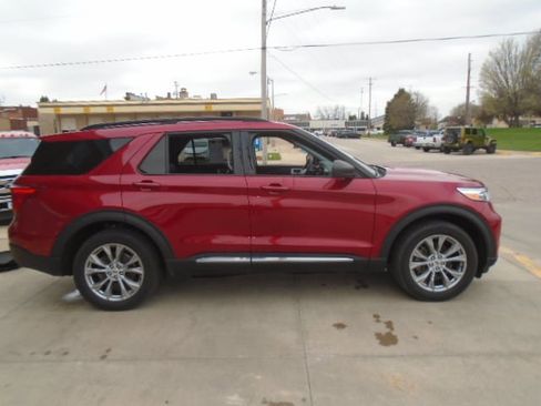 Used 2023 Ford Explorer XLT w/ Equipment Group 202A image 12