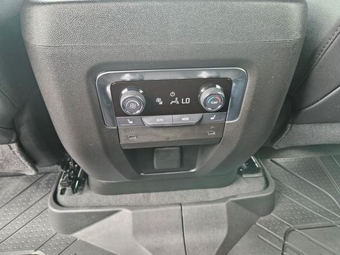 Used 2025 Chevrolet Tahoe Premier AWD/4WD image 18