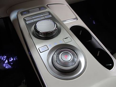 Certified 2024 Genesis GV70 2.5T AWD/4WD image 18