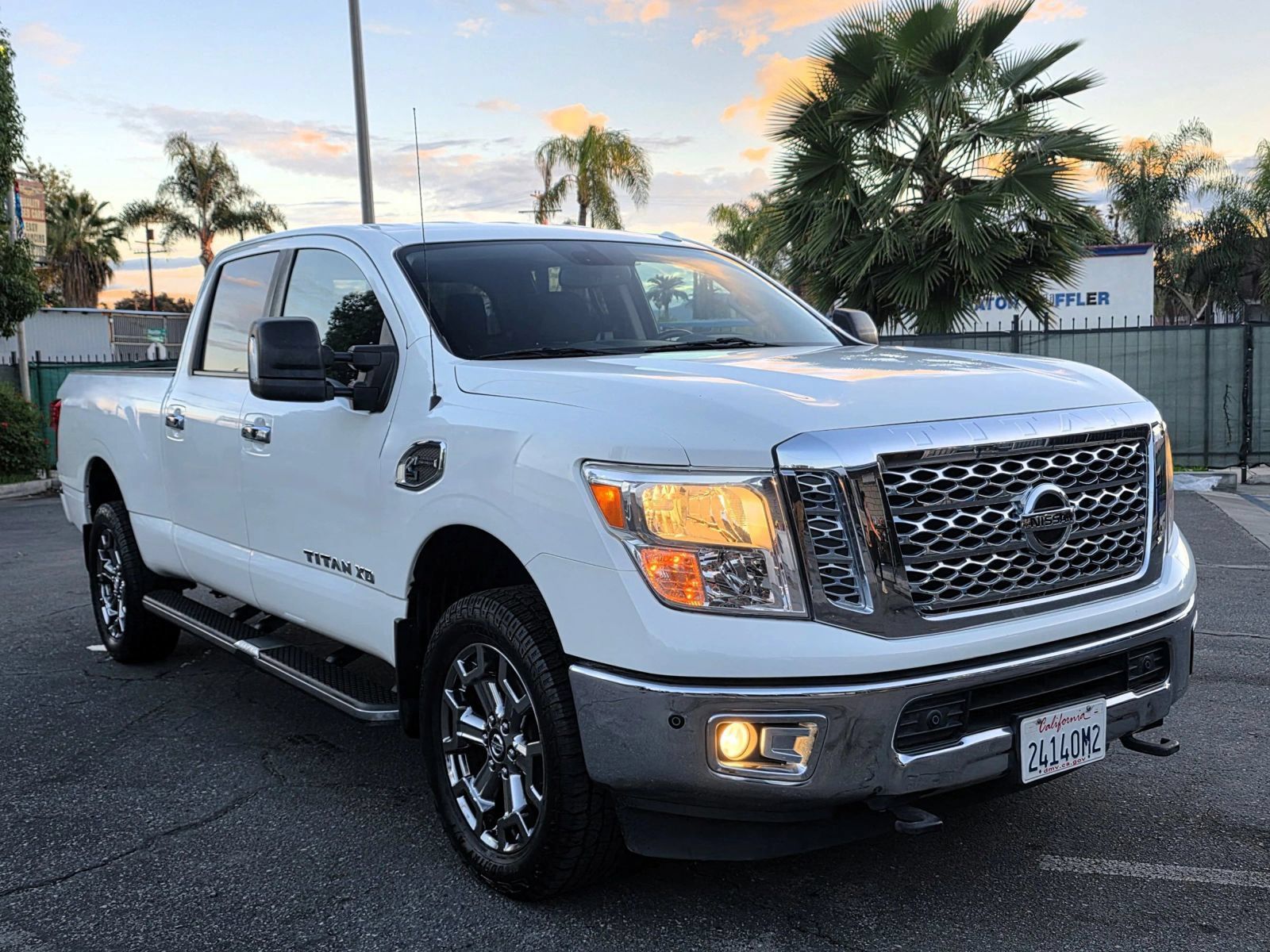 Used 2017 Nissan Titan SV AWD/4WD image 2