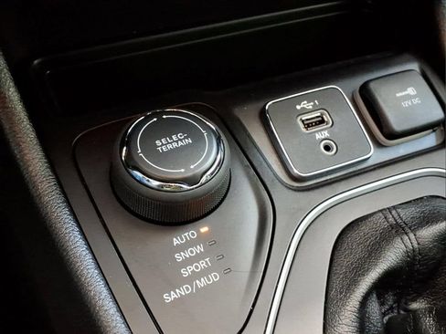 Used 2021 Jeep Cherokee Latitude Lux 80th Anniv w/ Quick Order Package 26U 80TH AWD/4WD image 11