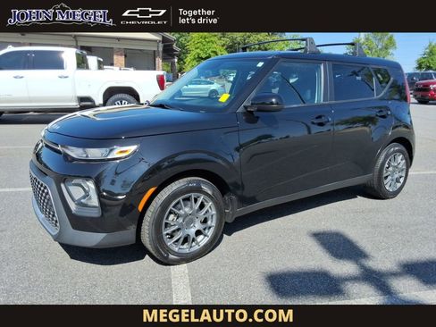 Used 2022 Kia Soul LX FWD image 1