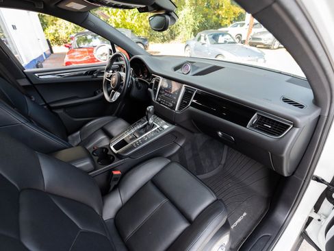 Used 2018 Porsche Macan Sport Edition image 22