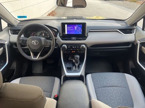 Used 2025 Toyota RAV4 XLE image 14