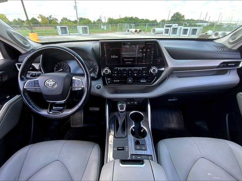 Used 2020 Toyota Highlander Limited FWD image 15