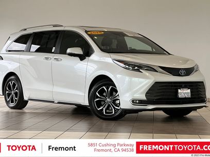 Used 2025 Toyota Sienna Platinum