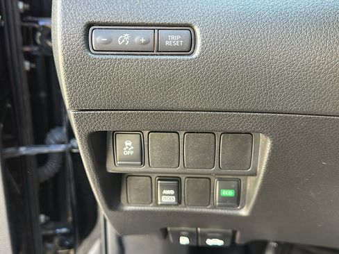 Used 2018 Nissan Rogue Sport SV image 14