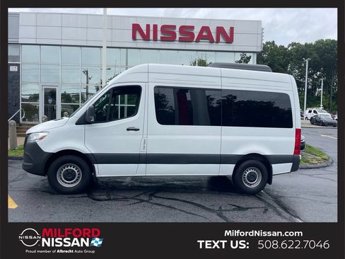 Used 2024 Mercedes-Benz Sprinter 2500 image 2