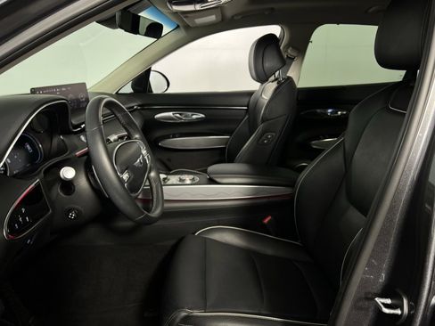 Used 2022 Genesis GV70 2.5T w/ Advanced Package image 25