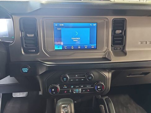 Used 2021 Ford Bronco Outer Banks image 19