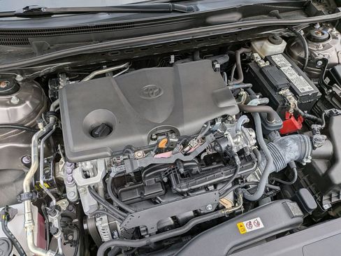 Used 2024 Toyota Camry SE image 12