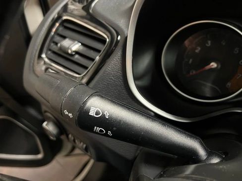 Used 2019 Jeep Compass Limited image 29