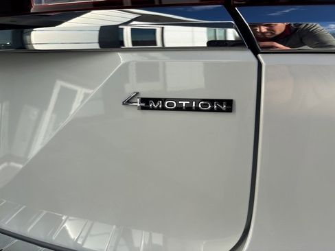 Used 2024 Volkswagen Atlas SEL Premium R-Line image 12