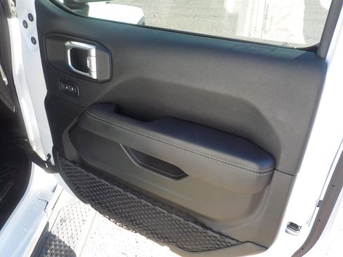 Used 2022 Jeep Gladiator Overland w/ Popular Equipment Package image 14