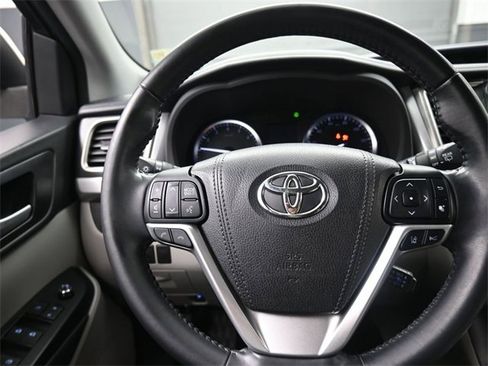 Used 2018 Toyota Highlander XLE image 8