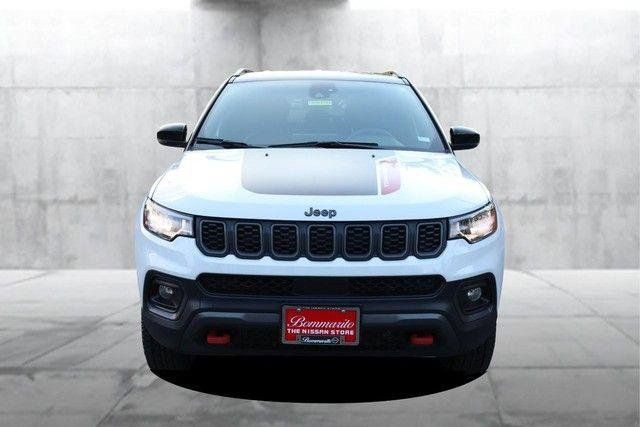 Used 2025 Jeep Compass Trailhawk AWD/4WD image 4