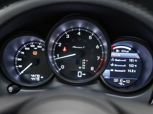 Certified 2025 Porsche Macan Turbo image 18