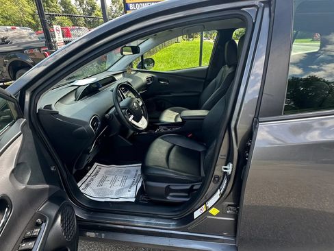 Used 2017 Toyota Prius Three Touring FWD image 16