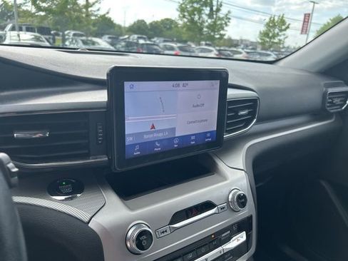 Used 2021 Ford Explorer XLT w/ Equipment Group 202A image 8