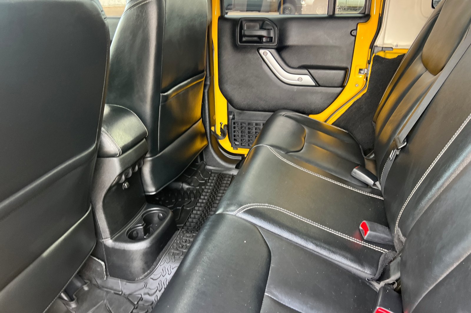 Used 2015 Jeep Wrangler Unlimited Rubicon AWD/4WD image 9