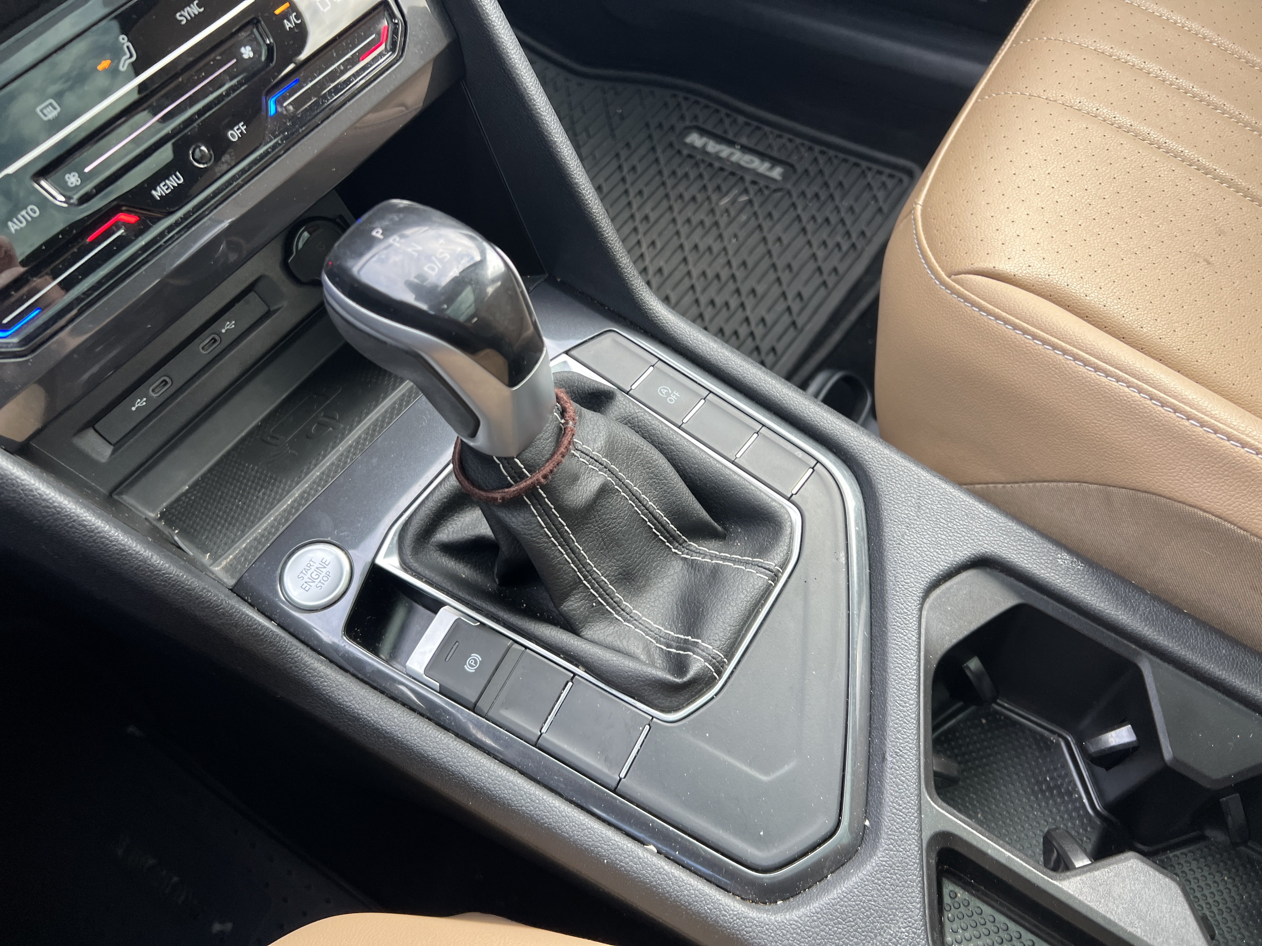 Used 2023 Volkswagen Tiguan SE w/ Panoramic Sunroof Package FWD image 21