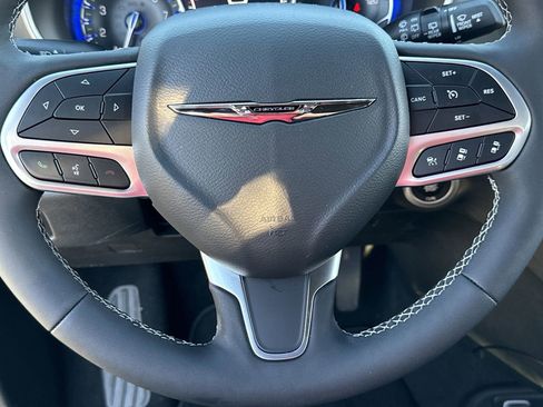 New 2025 Chrysler Pacifica Select image 12