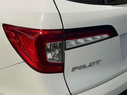 Certified 2022 Honda Pilot Black Edition image 11