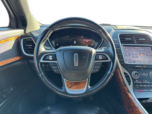 Used 2019 Lincoln Nautilus Select image 18