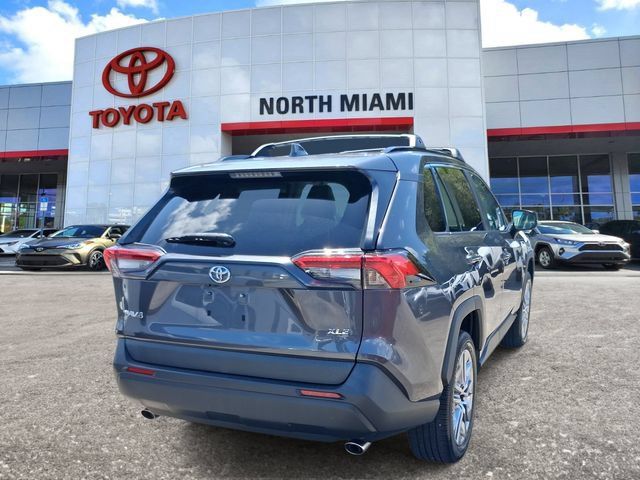 Used 2023 Toyota RAV4 XLE Premium FWD image 4