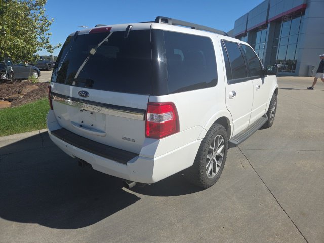 Used 2017 Ford Expedition XLT w/ Equipment Group 202A AWD/4WD image 3