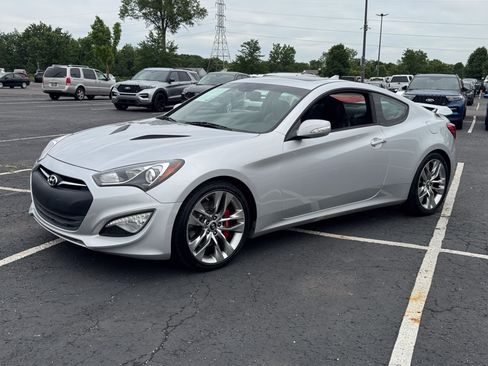 Used 2016 Hyundai Genesis Coupe 3.8 RWD image 5