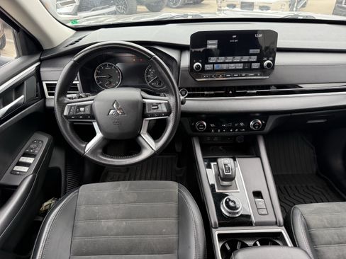 Used 2024 Mitsubishi Outlander FWD image 11