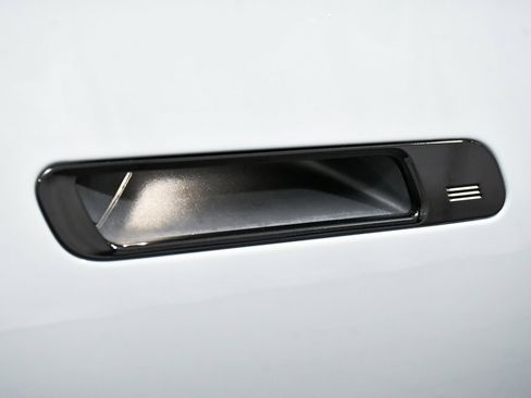 Used 2025 BMW 740i image 36