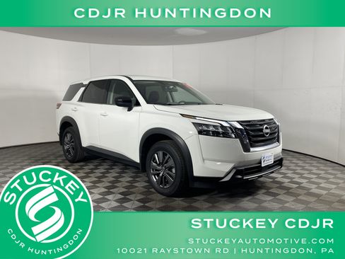 Used 2024 Nissan Pathfinder S image 1