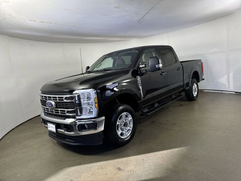 Used 2025 Ford F250 XLT image 2