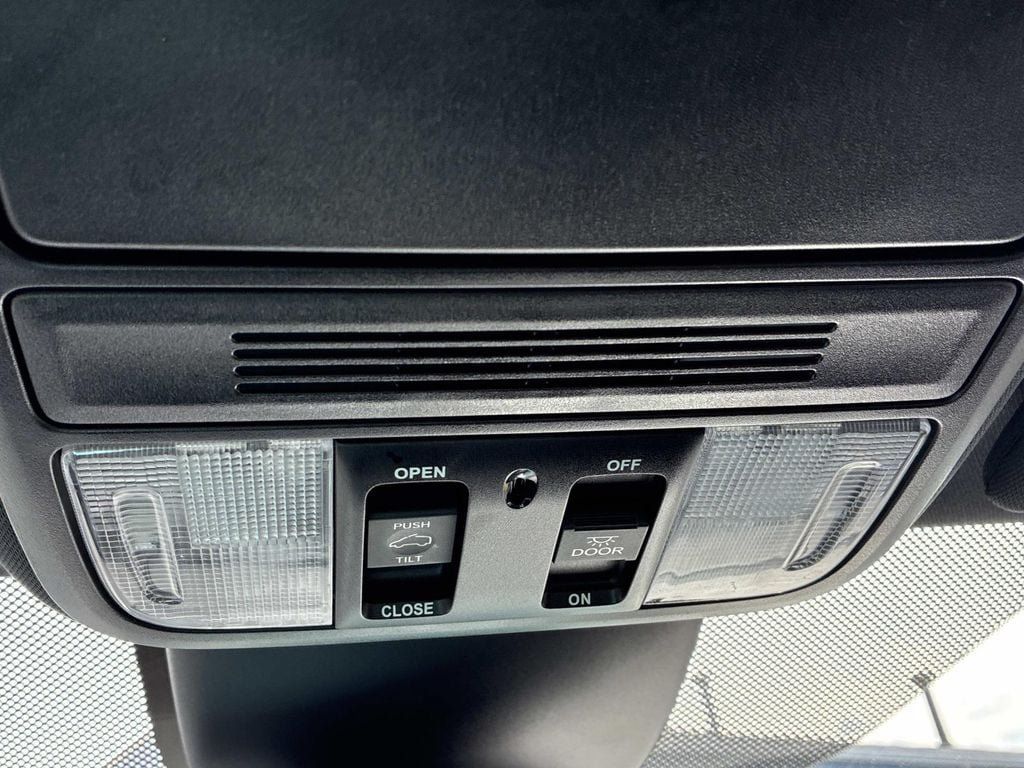 Used 2025 Honda Odyssey Sport-L image 42