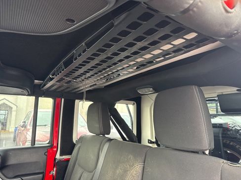 Used 2016 Jeep Wrangler Unlimited Rubicon w/ Connectivity Group image 39