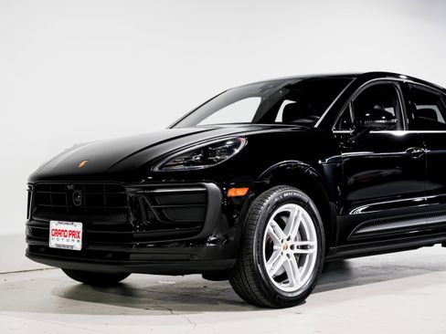 Used 2024 Porsche Macan image 35
