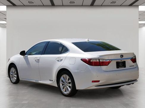 Used 2013 Lexus ES 300h w/ Luxury Pkg FWD image 4