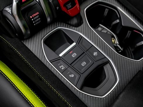 Used 2023 Lamborghini Urus Performante AWD/4WD image 33