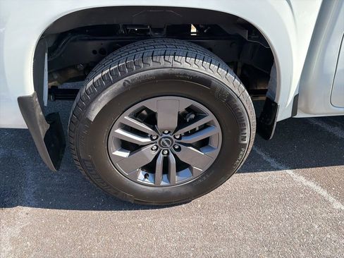 Used 2025 Nissan Frontier SV image 16