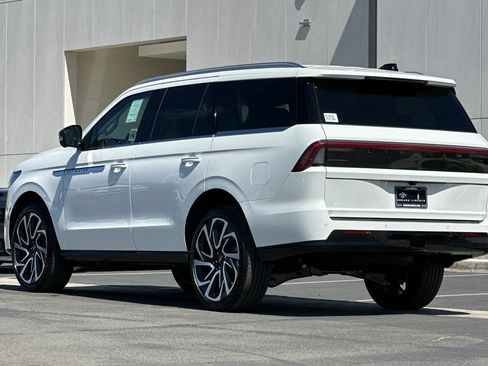 New 2026 Lincoln Navigator Reserve AWD/4WD image 5