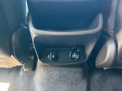 Used 2019 Hyundai Santa Fe SEL FWD image 22