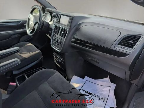 Used 2018 Dodge Grand Caravan SE FWD image 21