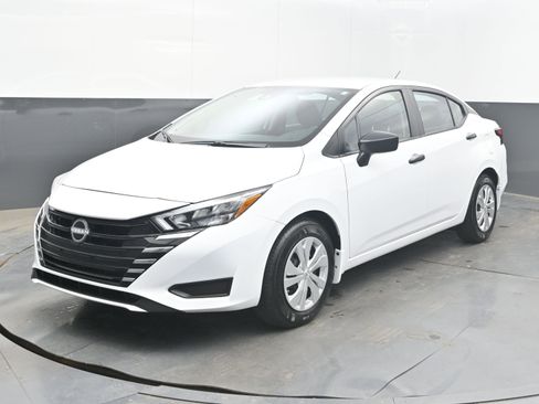 Certified 2025 Nissan Versa S w/ Trunk Package image 3