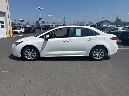 Used 2023 Toyota Corolla LE image 2