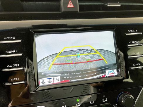 Used 2018 Toyota Camry LE w/ Convenience Package FWD image 14