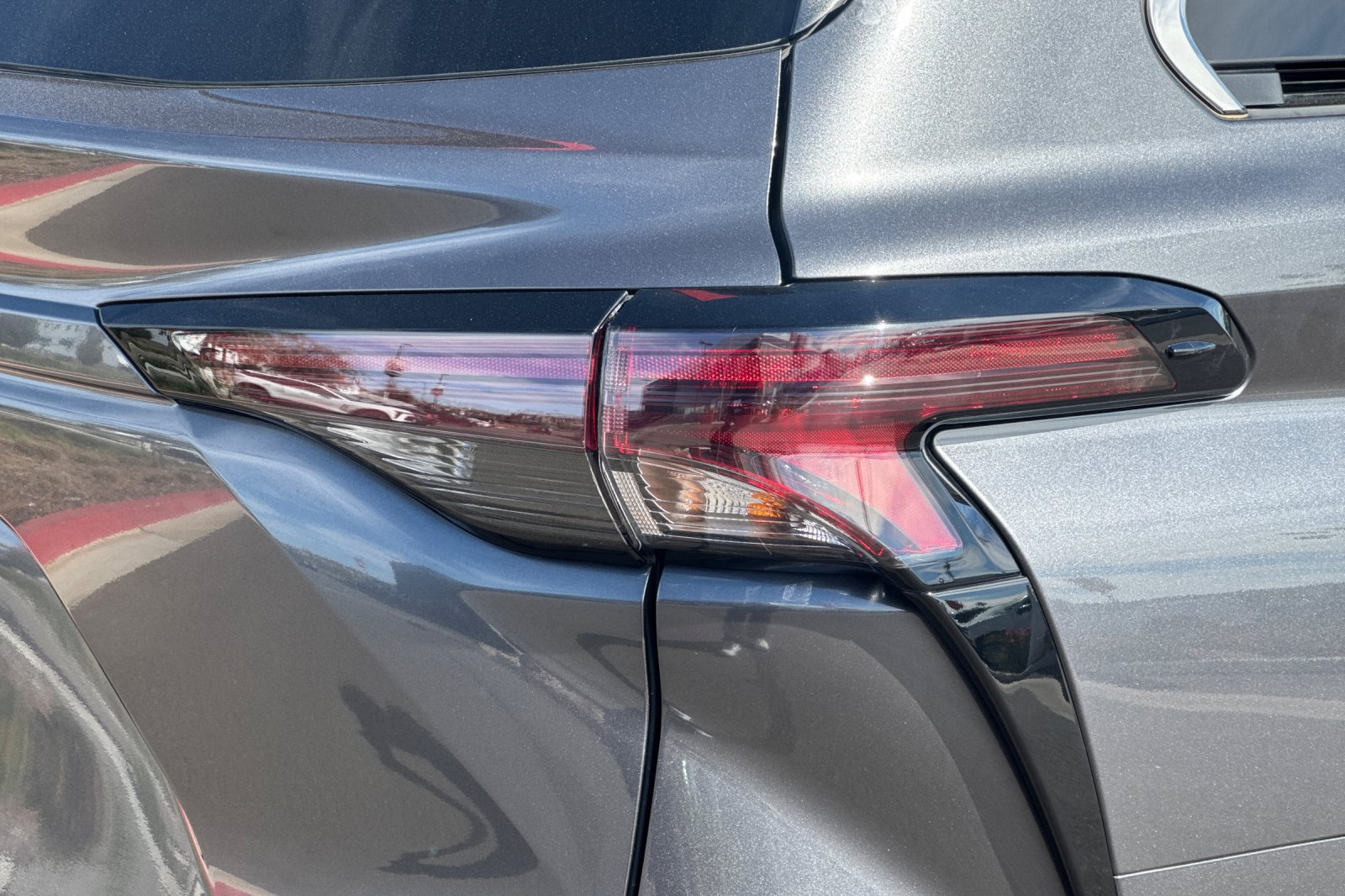 Used 2025 Toyota Sienna XLE FWD image 49