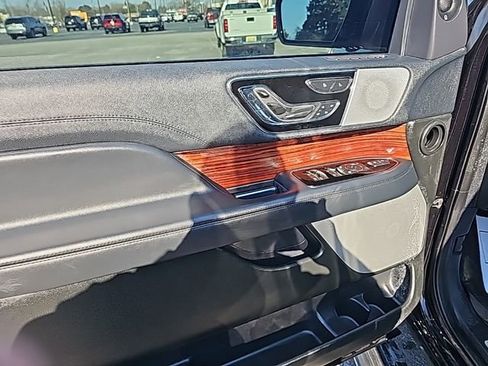 Used 2022 Lincoln Navigator Reserve image 19