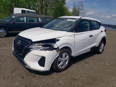 Used 2025 Nissan Kicks Play S FWD image 2